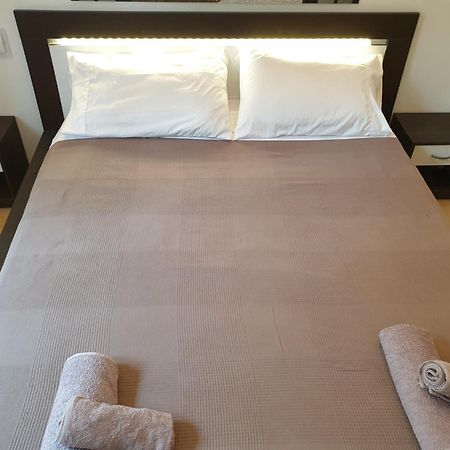 Your Lovely Home, Porta Venezia-1 Queen Bed, 3 Single Beds, 1 Sofa Bed- Мілан Екстер'єр фото