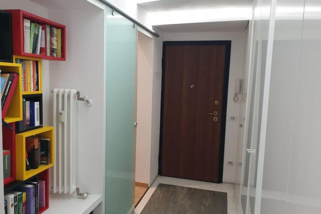 Your Lovely Home, Porta Venezia-1 Queen Bed, 3 Single Beds, 1 Sofa Bed- Мілан Екстер'єр фото