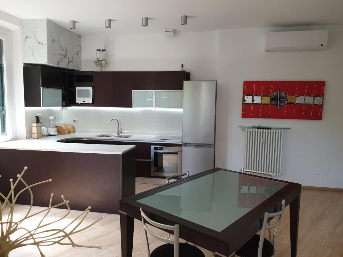 Your Lovely Home, Porta Venezia-1 Queen Bed, 3 Single Beds, 1 Sofa Bed- Мілан Екстер'єр фото