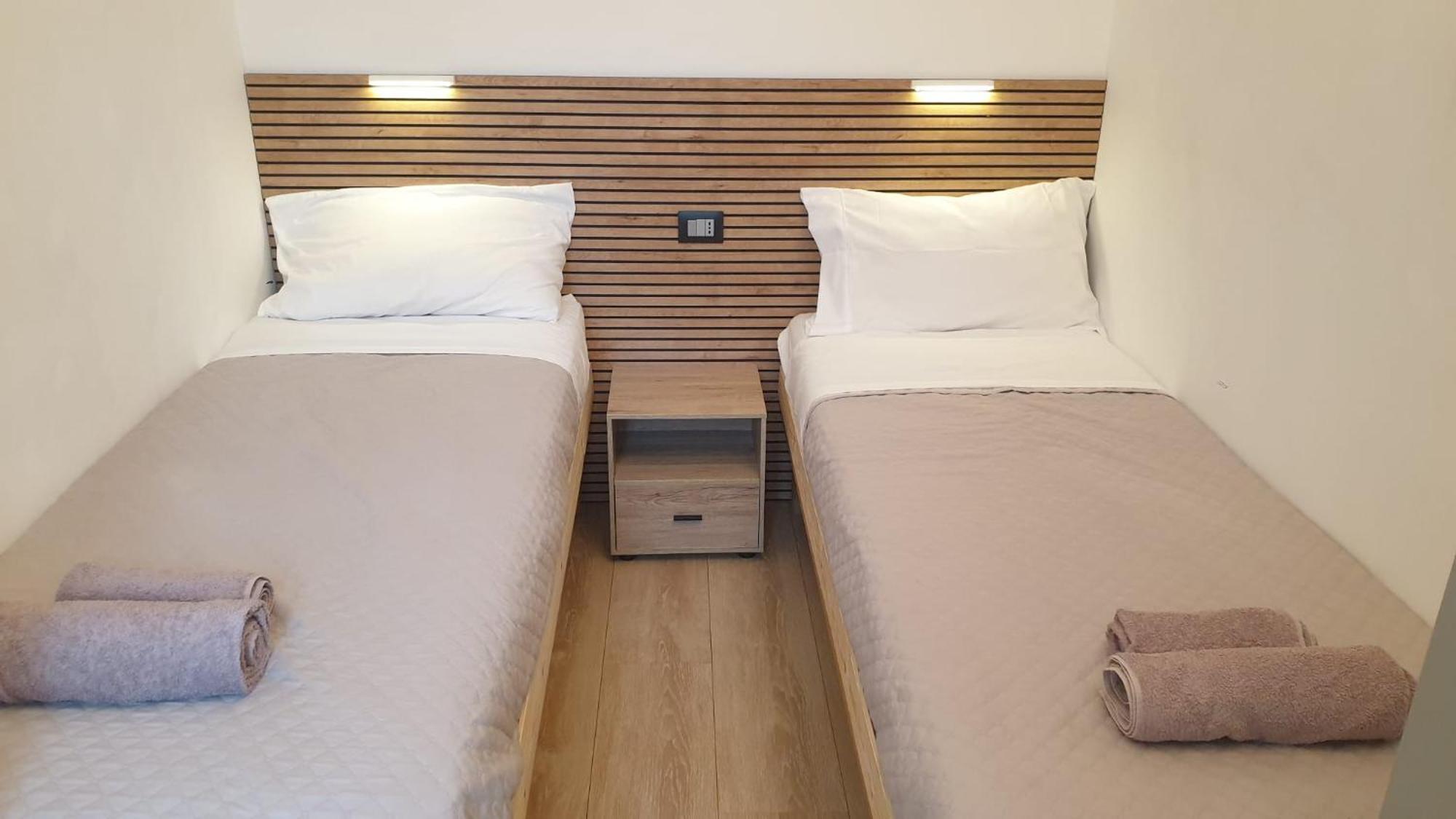 Your Lovely Home, Porta Venezia-1 Queen Bed, 3 Single Beds, 1 Sofa Bed- Мілан Екстер'єр фото