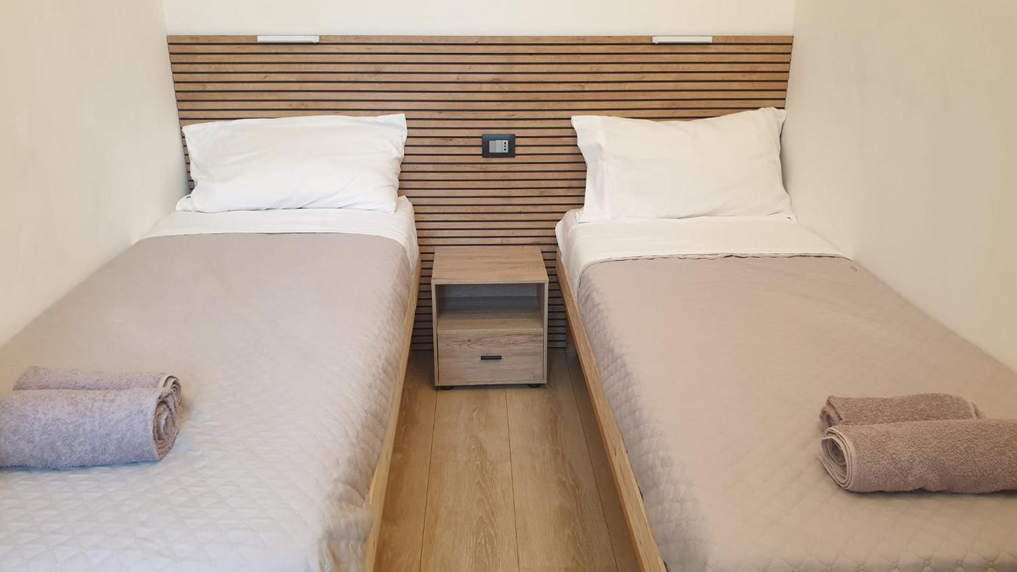 Your Lovely Home, Porta Venezia-1 Queen Bed, 3 Single Beds, 1 Sofa Bed- Мілан Екстер'єр фото